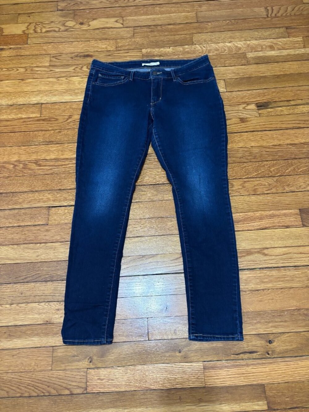 Levi's Women's 711 Skinny Jeans Size 33 Blue Dark Wash Stretch Denim Mid Rise